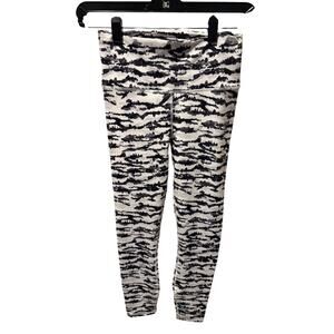 Fabletics PowerHold High-Waisted Leggings – Black & White Pattern – Size Small